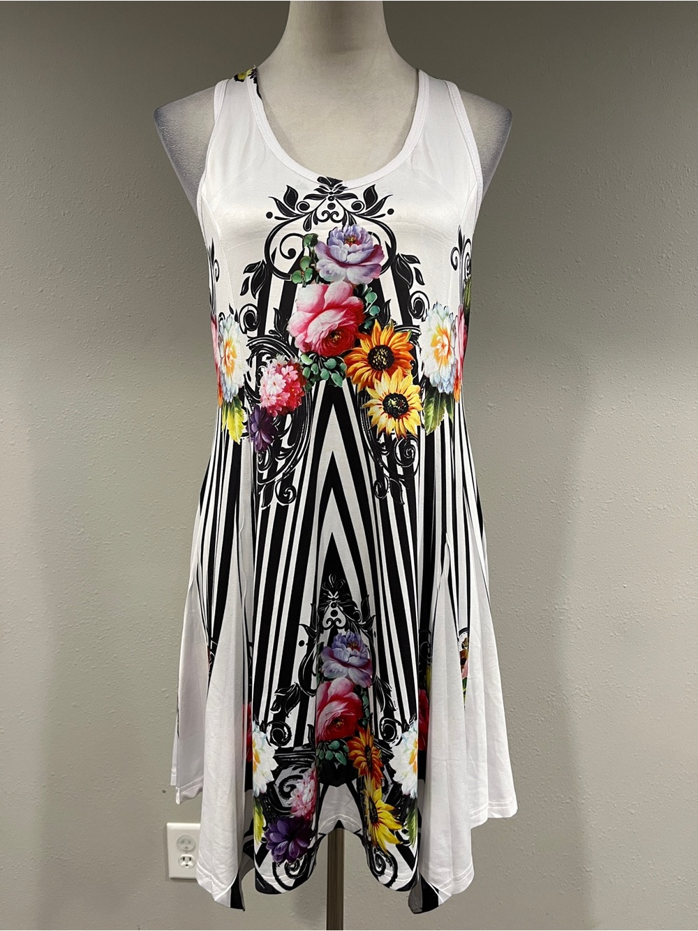 Simply Couture Floral Stripe Racerback Tunic Tank Top size small